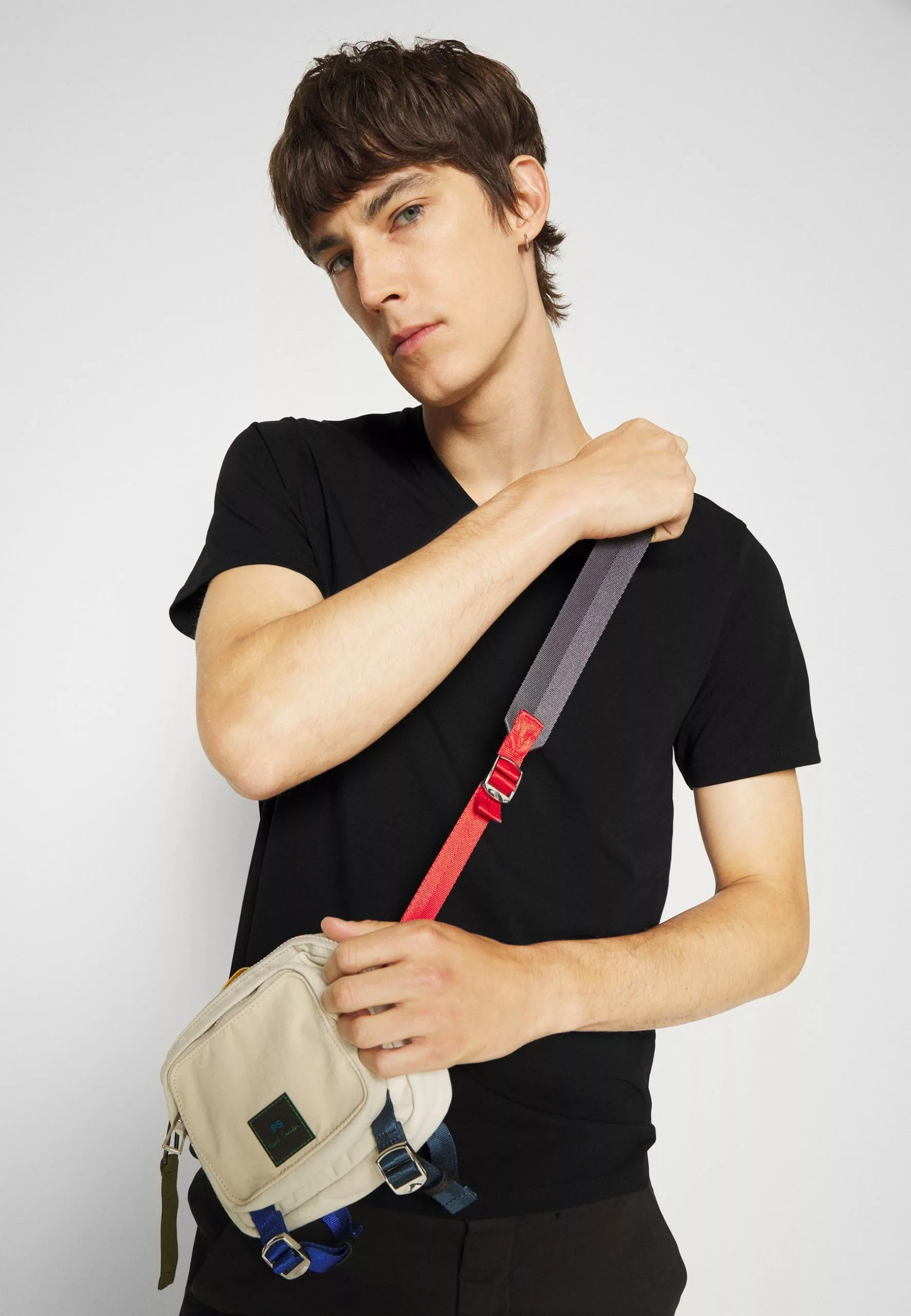 Filippa K V Neck Tee - T-Shirts - Black 6 Filippa K V Neck Tee - T-Shirts - Black - Bilde 4