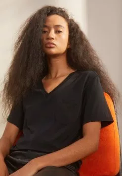 Filippa K V Neck Tee - T-Shirts - Black