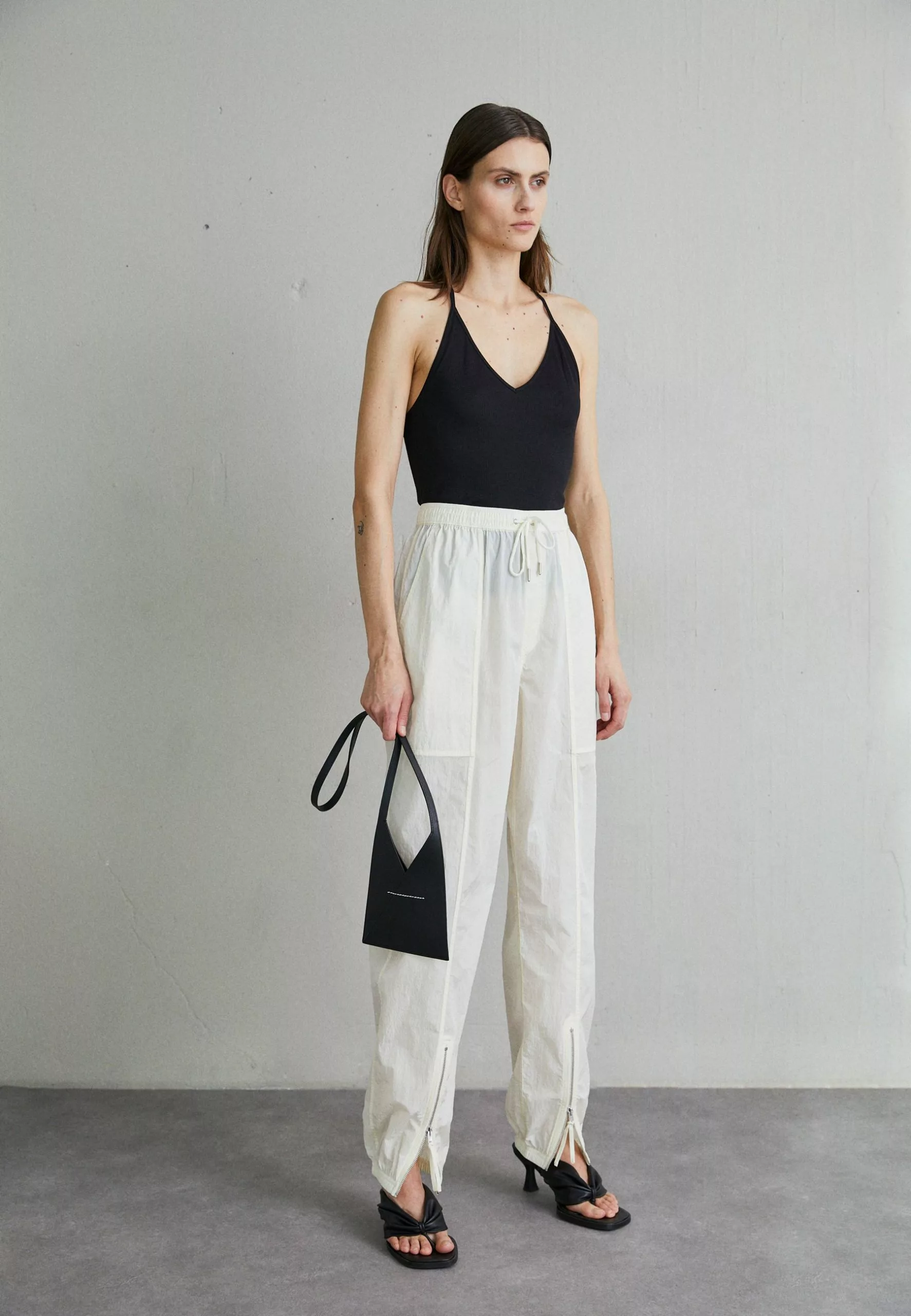 Filippa K Strap Tank - Topper - Black 3 Filippa K Strap Tank - Topper - Black - Bilde 2