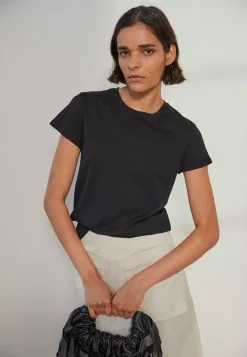 Filippa K Soft Tee - T-Shirts - Black -[Merkevare] Salg 20d49fbc490e42068136672eb53cc036