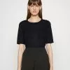 Filippa K Elena Tee - T-Shirts - Black -[Merkevare] Salg 228345bc54974ba48e5590c14484af59