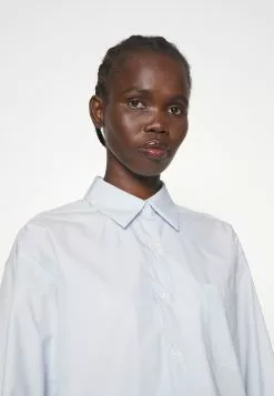 Filippa K Sammy- Skjorte - Soft Blue -[Merkevare] Salg 2480ddbda79e451ba8247abfbc02ca5c