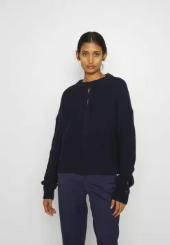 Filippa K Braided- Strikkegenser - Navy -[Merkevare] Salg 2b9fe3ea32aa473bbf4d28de6c6cfd5c