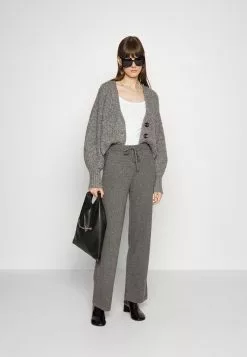 Front -[Merkevare] Salg 2fcbd20ce1e844de9d41687d539a98d2