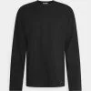 Filippa K Long Sleeve Crewneck - Topper Langermet - Black -[Merkevare] Salg 30282c944b864f4e8cf98376bf4194c3