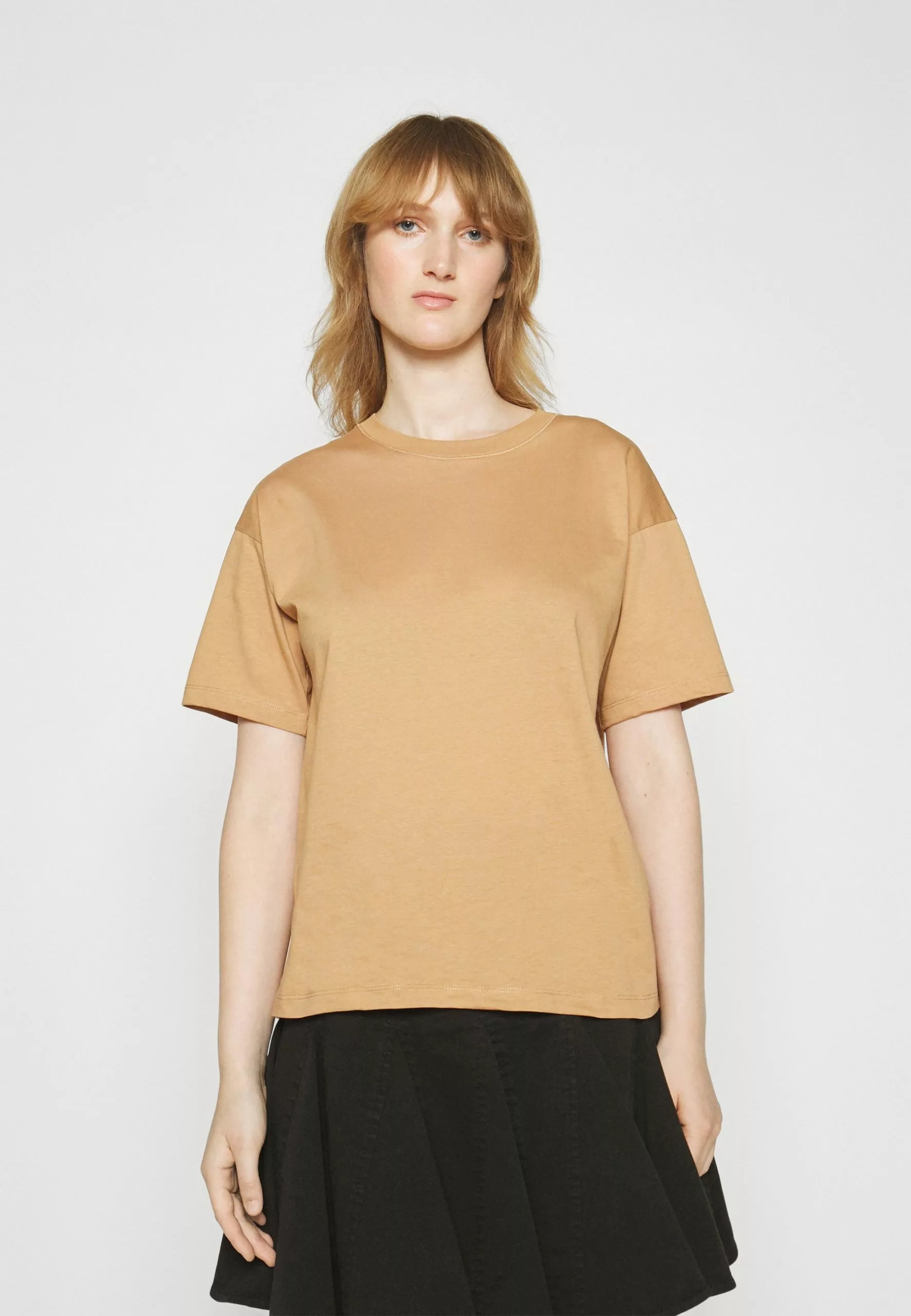 Filippa K Loose Fit Tee - T-Shirts - Sand Beige 5 Filippa K Loose Fit Tee - T-Shirts - Sand Beige - Bilde 3