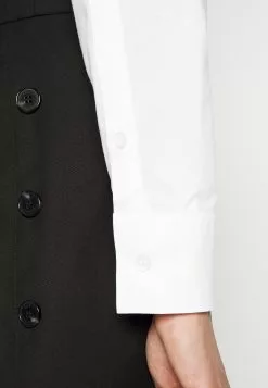 Filippa K ClassicShirt - Bluse - White -[Merkevare] Salg 3d208a0e7b5b439ba860f0b9b6653a0e