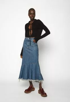 Filippa K Cropped Tie Cardigan - Cardigan - Black -[Merkevare] Salg 3debb4742fdb4a1ab69a5f35fadd0656