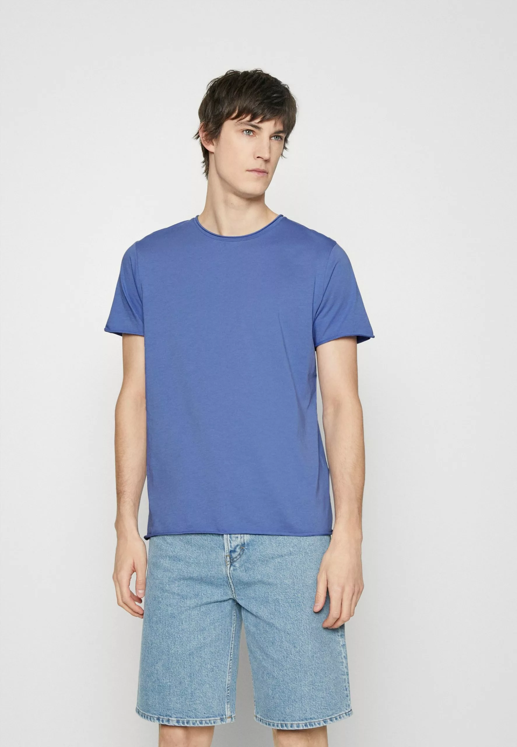 Filippa K Roll Neck Tee - T-Shirts - Coral Blue 3 Filippa K Roll Neck Tee - T-Shirts - Coral Blue