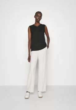 Filippa K V-Neck Tank- Topper - Black -[Merkevare] Salg 5cf52c3788234e0c9ba1f86294de7e6b