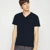 Filippa K V Neck Tee - T-Shirts - Navy -[Merkevare] Salg 5f8b993a8e9c48f49853c15b2d1104ce