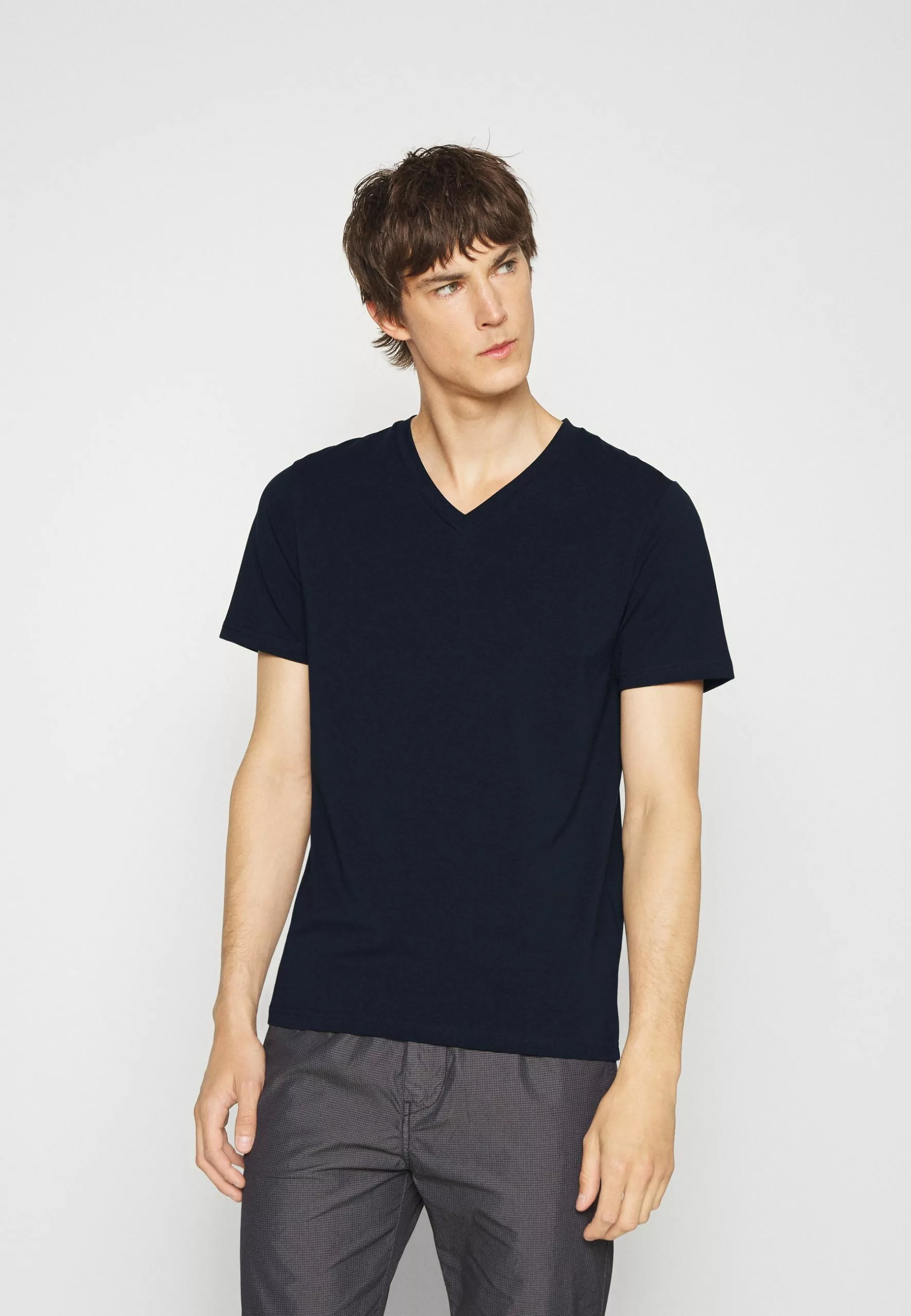 Filippa K V Neck Tee - T-Shirts - Navy 3 Filippa K V Neck Tee - T-Shirts - Navy
