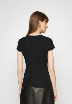 Filippa K Tee - T-Shirts - Black -[Merkevare] Salg 63d1da7d63c94799bf767b56feb36cc7