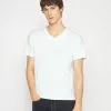 Filippa K Lycra V Neck Tee - T-Shirts - White -[Merkevare] Salg 66d28fa7599d4b2692ebad78bf8869da
