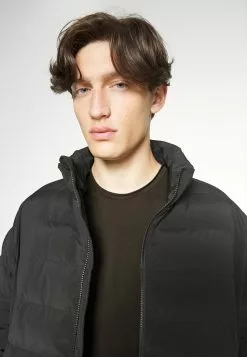 Filippa K Roll Neck - T-Shirts - Dark Forest Green -[Merkevare] Salg 67cd477800d6425795148a1c122a66cf