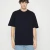 Filippa K Raglan Crewneck Tee - T-Shirts - Nigh Sky