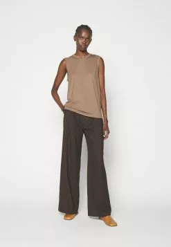 Filippa K V-Neck Tank- Topper - Nougat -[Merkevare] Salg 7beec639fa4c41b38e63326281717978