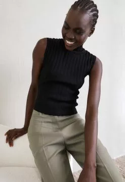 Filippa K Sleeveless Turtleneck - Topper - Black