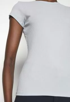 Filippa K Tee - T-Shirts - Ice Blue -[Merkevare] Salg 9479025b1a684a88b6f574e2310427e6