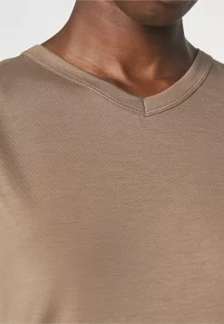 Filippa K V-Neck Tank- Topper - Nougat -[Merkevare] Salg 95eb6836f9f1485ba0b76cb31e7403bc