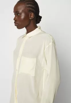 Filippa K Skjorte - Butter/White -[Merkevare] Salg 9929bb6123074a51b34285f612187653