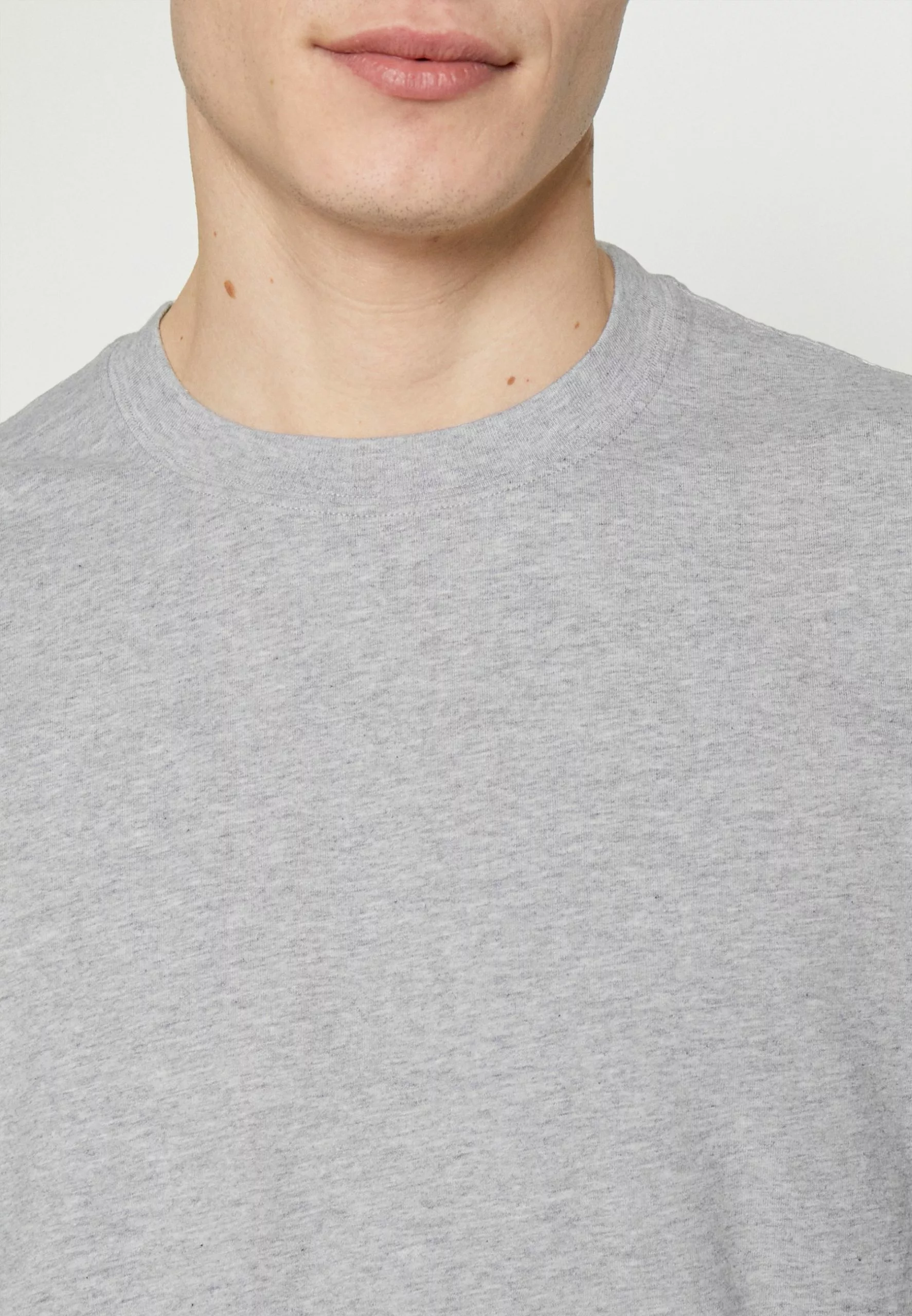 Filippa K Crewneck Tee - T-Shirts - Light Grey 8 Filippa K Crewneck Tee - T-Shirts - Light Grey - Bilde 6