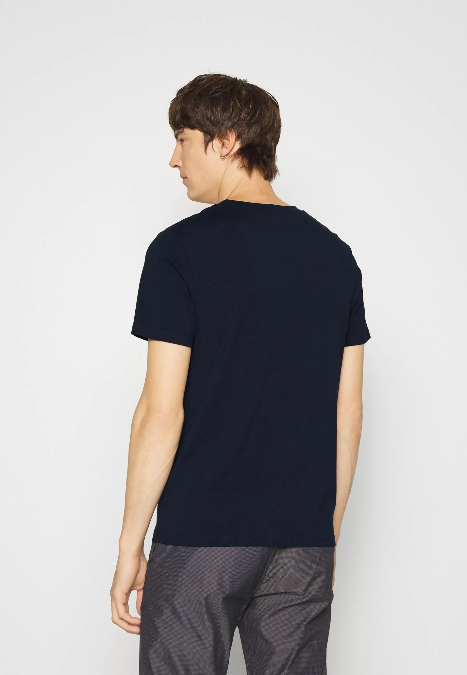 Filippa K V Neck Tee - T-Shirts - Navy 5 Filippa K V Neck Tee - T-Shirts - Navy - Bilde 3