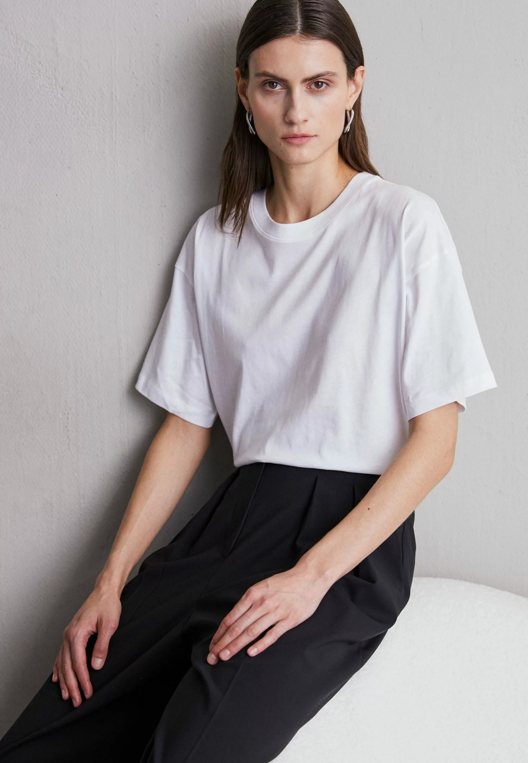 Filippa K Loose Fit Tee - T-Shirts - White 3 Filippa K Loose Fit Tee - T-Shirts - White
