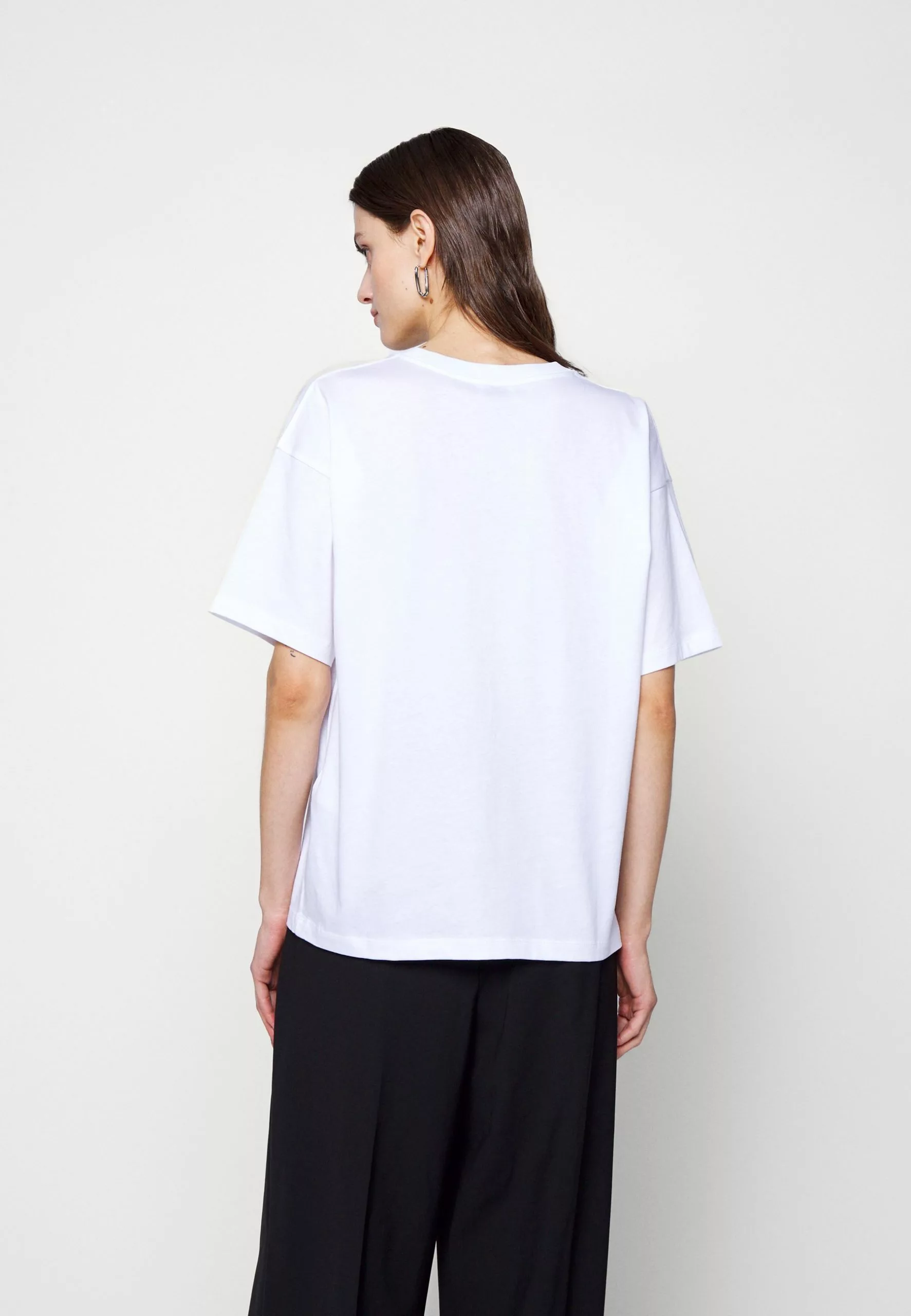 Filippa K Loose Fit Tee - T-Shirts - White 6 Filippa K Loose Fit Tee - T-Shirts - White - Bilde 4