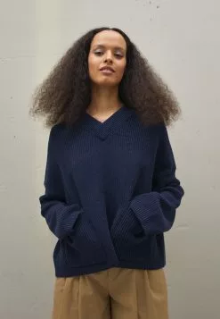 Filippa K Boxy V-Neck - Strikkegenser - Navy