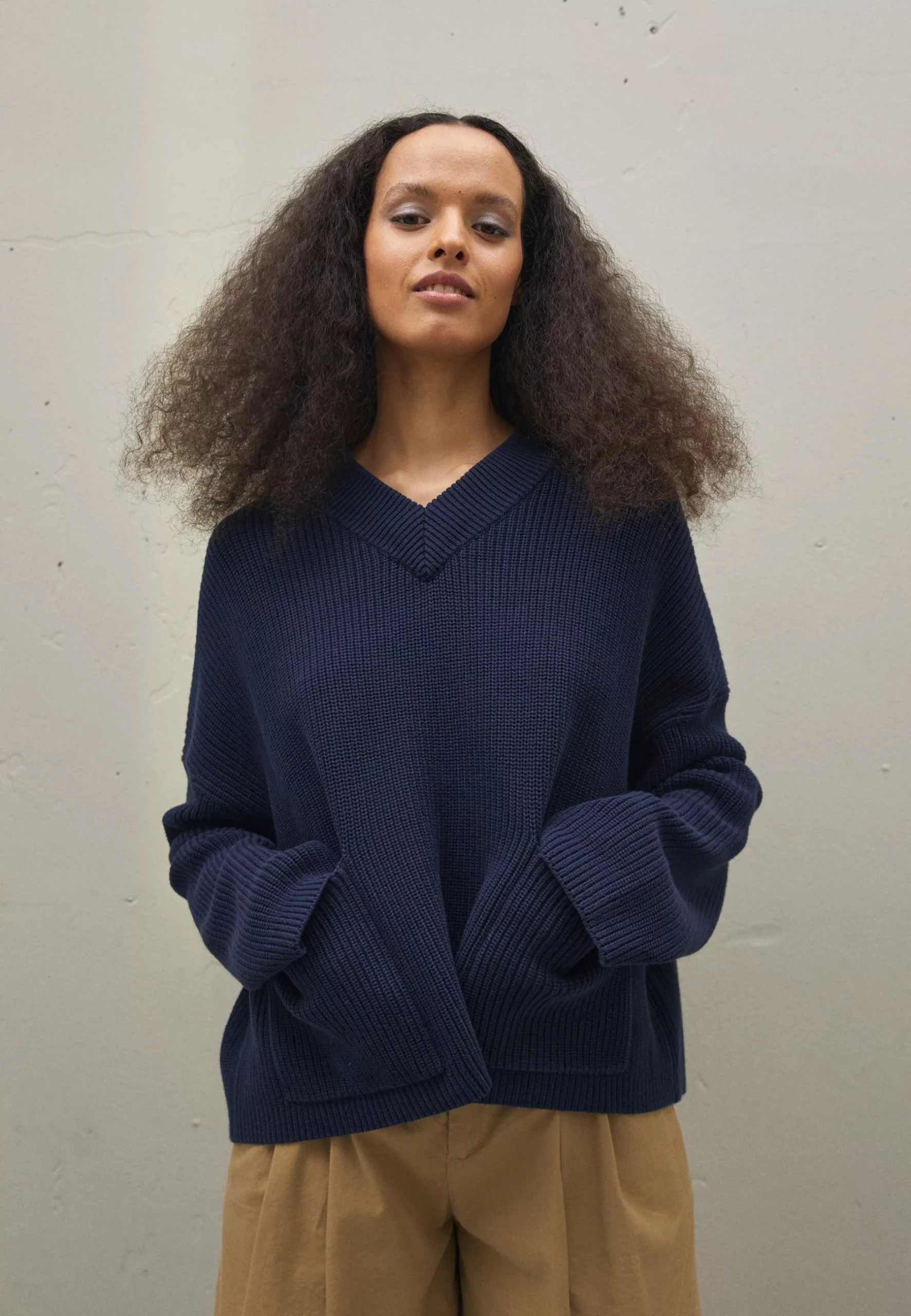 Filippa K Boxy V-Neck - Strikkegenser - Navy 3 Filippa K Boxy V-Neck - Strikkegenser - Navy