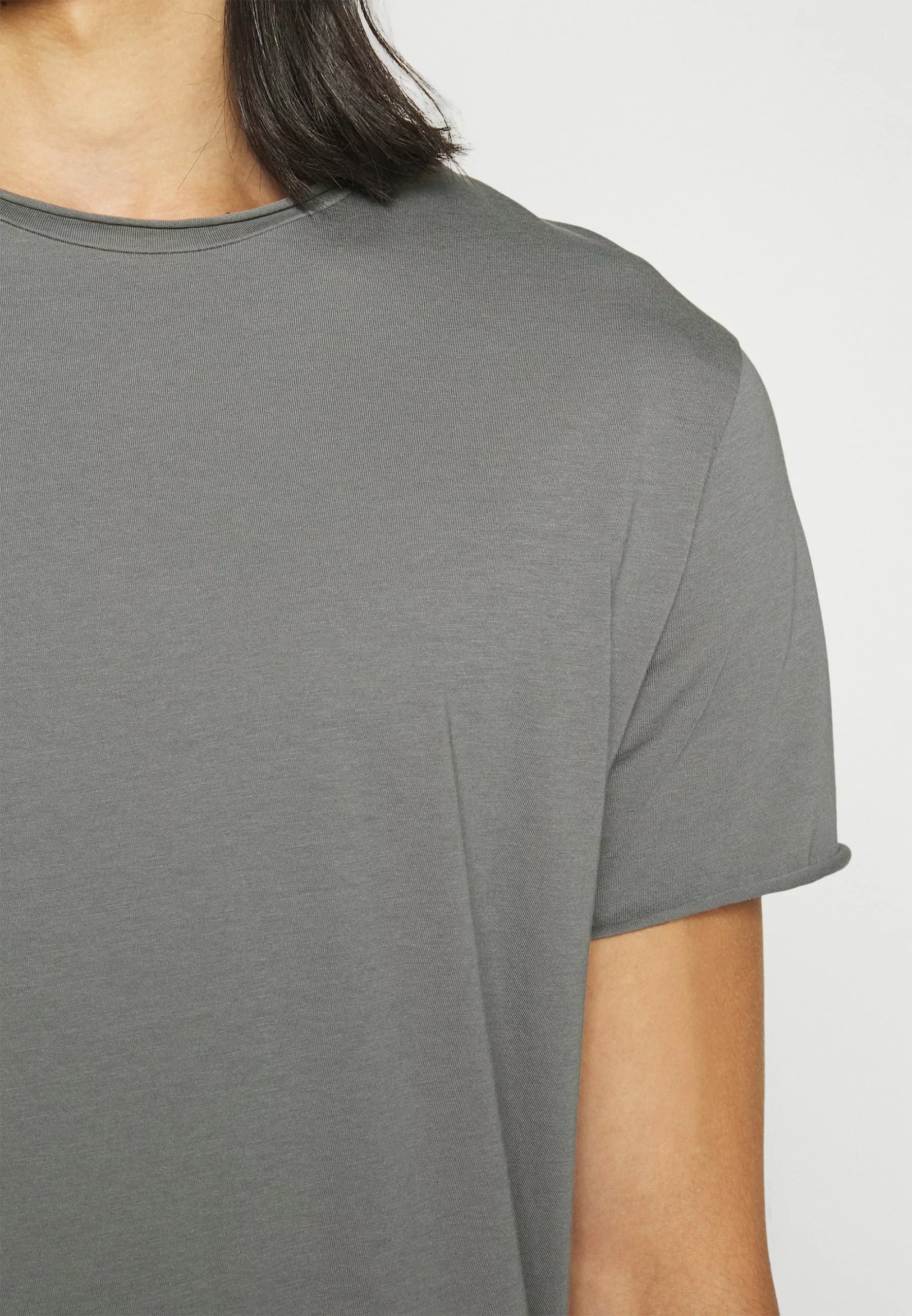 Filippa K Roll Neck - T-Shirts - Smoke Gree 10 Filippa K Roll Neck - T-Shirts - Smoke Gree - Bilde 8