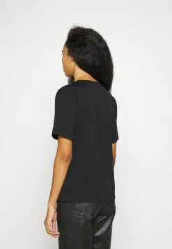 Filippa K V Neck Tee - T-Shirts - Black -[Merkevare] Salg ee4f1ba1b8f044ceadce03434bf513de