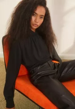 Filippa K Mock Neck Blouse - Bluse - Black