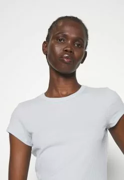 Filippa K Tee - T-Shirts - Ice Blue -[Merkevare] Salg f68ca57416364b59999bdd19ebda9d00