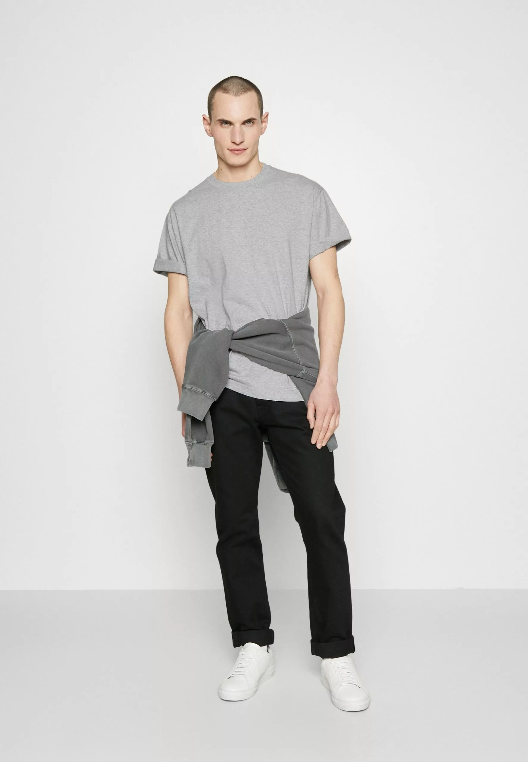 Filippa K Crewneck Tee - T-Shirts - Light Grey 4 Filippa K Crewneck Tee - T-Shirts - Light Grey - Bilde 2